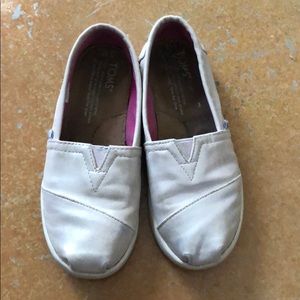 TOMS girls metallic cream flats